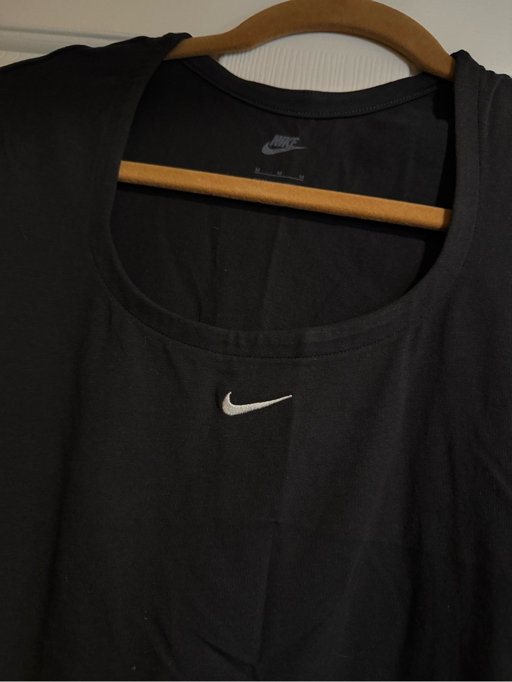 Nike Black Scoop Neck Short Sleeve Cropped Tee with White Swoosh (Women’s: M) - Picture 2 of 3